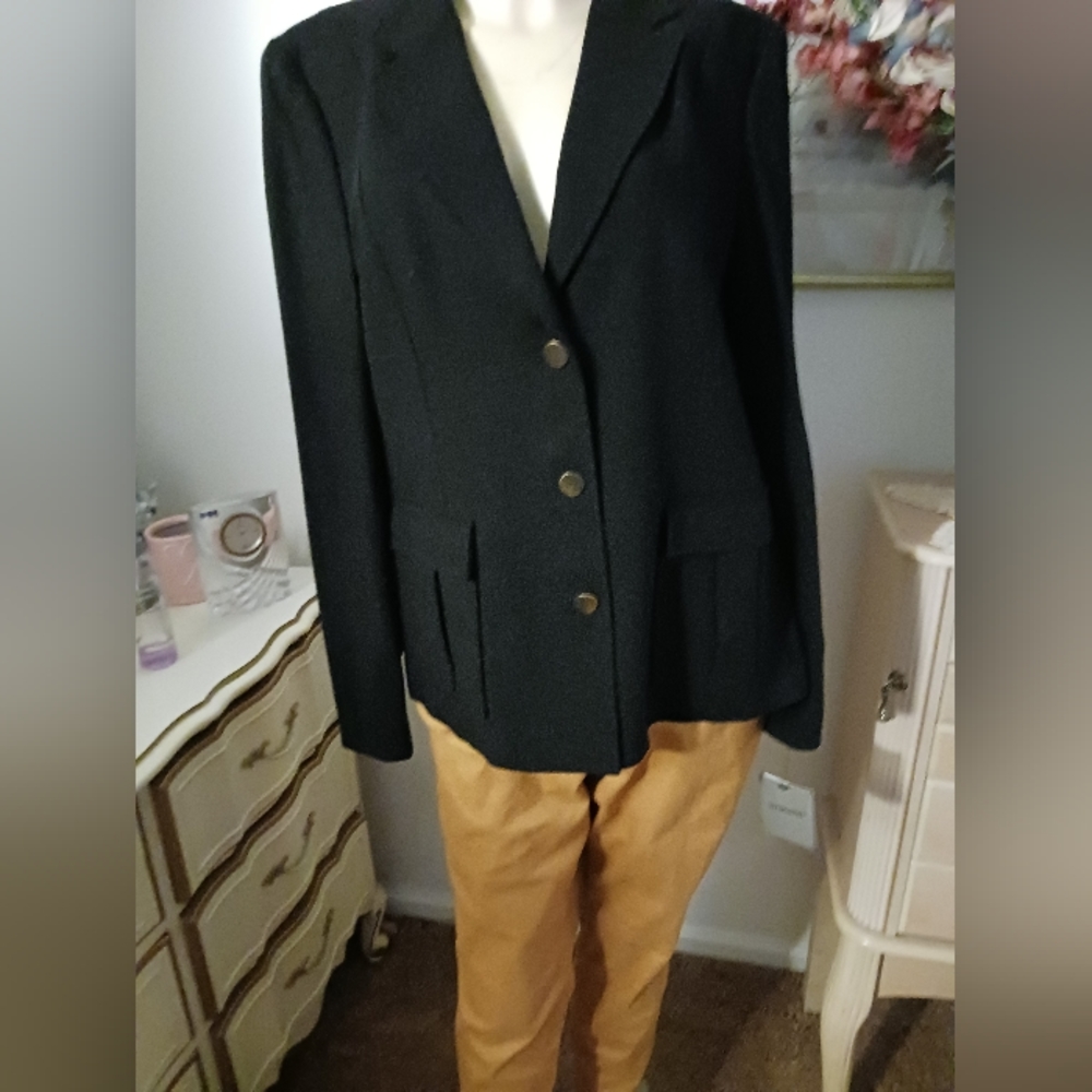 NWT Black Single is single breasted blazer. Size 14.